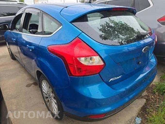 2012 Ford Focus Titanium Hatchback – miniatura 2