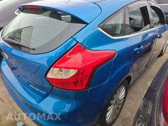 2012 Ford Focus Titanium Hatchback – miniatura 3