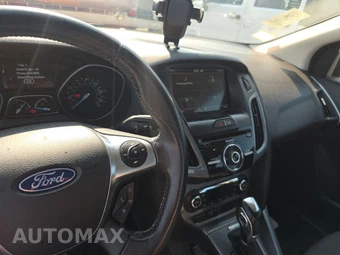 2012 Ford Focus Titanium Sedan – miniatura 11