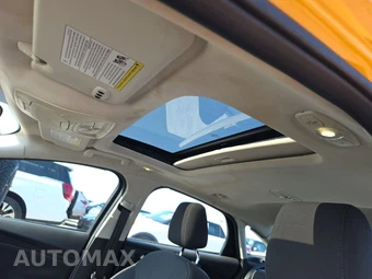 2012 Ford Focus Titanium Sedan – miniatura 17