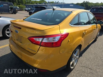 2012 Ford Focus Titanium Sedan – miniatura 4
