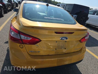 2012 Ford Focus Titanium Sedan – miniatura 5