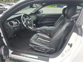 2012 Ford Mustang GT Premium Coupe - miniatura 3