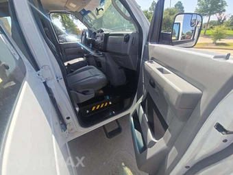 2012 Ford Super Duty E-350 Commercial Cargo Van 138.0" WB - miniatura 17