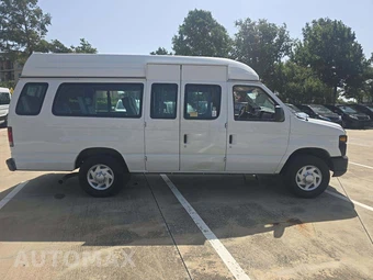 2012 Ford Super Duty E-350 Commercial Cargo Van 138.0" WB - miniatura 4