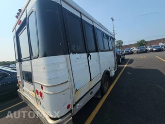 2012 Ford Super Duty E-350 Cutaway DRW – miniatura 4