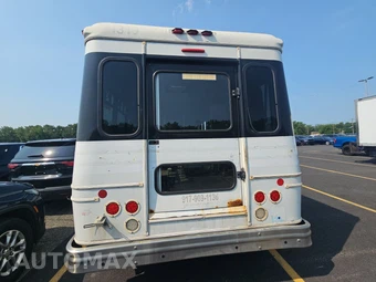 2012 Ford Super Duty E-350 Cutaway DRW – miniatura 5