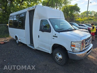 2012 Ford Super Duty E-350 Cutaway DRW – miniatura 3