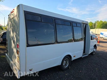 2012 Ford Super Duty E-350 Cutaway DRW – miniatura 4