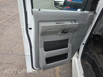 2012 Ford Super Duty E-350 Cutaway DRW – miniatura 9