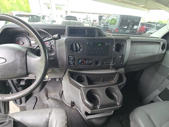 2012 Ford Super Duty E-350 Wagon XL 138.0" WB - miniatura 11