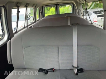 2012 Ford Super Duty E-350 Wagon XL 138.0" WB - miniatura 10