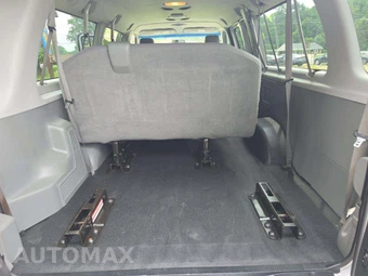2012 Ford Super Duty E-350 Wagon XL 138.0" WB - miniatura 11