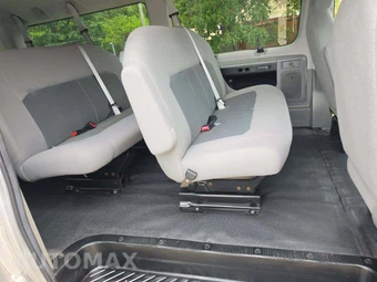 2012 Ford Super Duty E-350 Wagon XL 138.0" WB - miniatura 14
