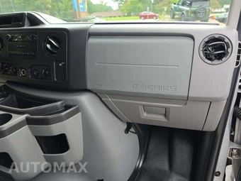 2012 Ford Super Duty E-350 Wagon XL 138.0" WB - miniatura 17