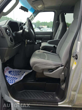 2012 Ford Super Duty E-350 Wagon XL 138.0" WB - miniatura 3