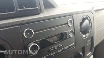 2012 Ford Super Duty E-350 Wagon XLT 138.0" WB – miniatura 32