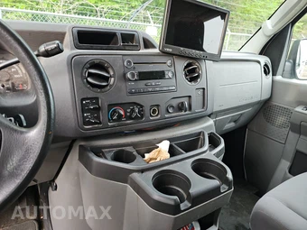 2012 Ford Super Duty E-350 Wagon XLT 138.0" WB – miniatura 11