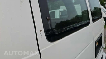 2012 Ford Super Duty E-350 Wagon XLT 138.0" WB – miniatura 33