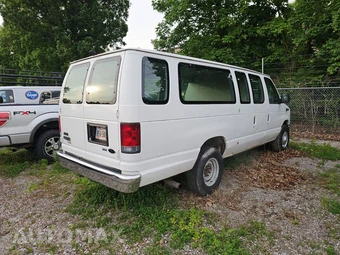 2012 Ford Super Duty E-350 Wagon XLT 138.0" WB – miniatura 4