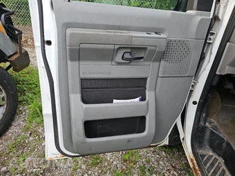 2012 Ford Super Duty E-350 Wagon XLT 138.0" WB – miniatura 9
