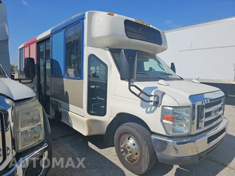 2012 Ford Super Duty E-450 Cutaway DRW - miniatura 3