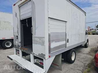 2012 Ford Super Duty E-450 Cutaway DRW – miniatura 3