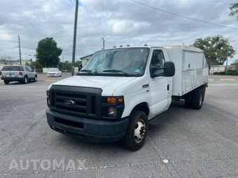 2012 Ford Super Duty E-450 Cutaway DRW