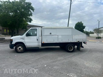 2012 Ford Super Duty E-450 Cutaway DRW – miniatura 2