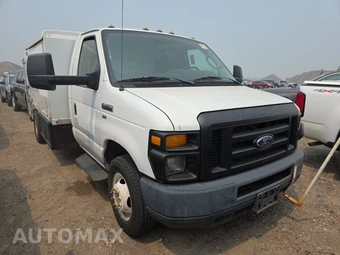 2012 Ford Super Duty E-450 Cutaway DRW - miniatura 3