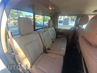 2012 Ford Super Duty F-250 Lariat Crew Cab Medium Bed - miniatura 16