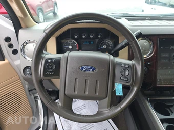 2012 Ford Super Duty F-250 Lariat Crew Cab Medium Bed - miniatura 10