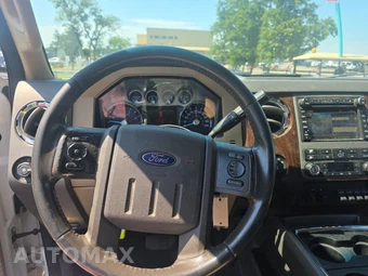 2012 Ford Super Duty F-250 Lariat Crew Cab Medium Bed - miniatura 10