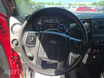 2012 Ford Super Duty F-250 Lariat Crew Cab Medium Bed - miniatura 10