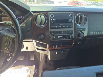 2012 Ford Super Duty F-250 Lariat Crew Cab Medium Bed - miniatura 11