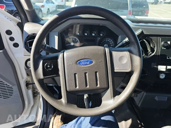2012 Ford Super Duty F-350 Cab Chassis XL Crew Cab - miniatura 10