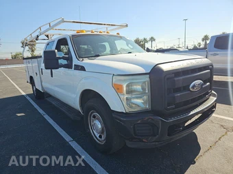 2012 Ford Super Duty F-350 Cab Chassis XL Crew Cab - miniatura 3
