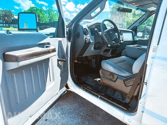2012 Ford Super Duty F-350 Cab Chassis XL Crew Cab DRW - miniatura 10