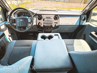 2012 Ford Super Duty F-350 Cab Chassis XL Crew Cab DRW - miniatura 18