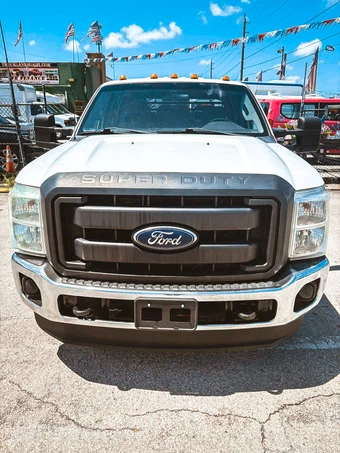 2012 Ford Super Duty F-350 Cab Chassis XL Crew Cab DRW - miniatura 3