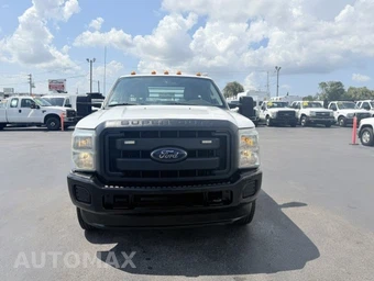 2012 Ford Super Duty F-350 Cab Chassis XL Extended Cab w/Rear Doors DRW - miniatura 2