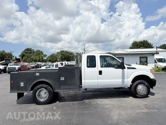 2012 Ford Super Duty F-350 Cab Chassis XL Extended Cab w/Rear Doors DRW - miniatura 4