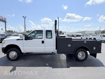 2012 Ford Super Duty F-350 Cab Chassis XL Extended Cab w/Rear Doors DRW - miniatura 8