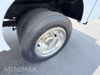 2012 Ford Super Duty F-450 Cab Chassis XL Crew Cab DRW - miniatura 10