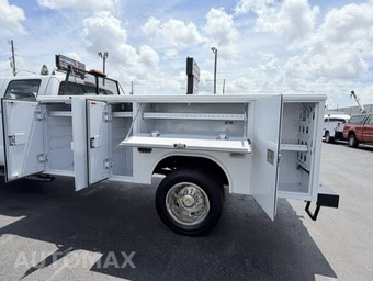 2012 Ford Super Duty F-450 Cab Chassis XL Crew Cab DRW - miniatura 11