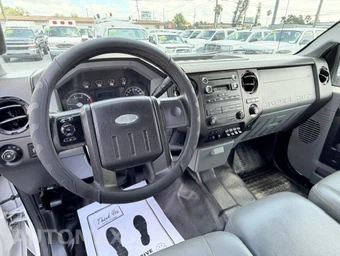 2012 Ford Super Duty F-450 Cab Chassis XL Crew Cab DRW - miniatura 14