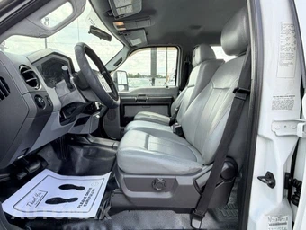 2012 Ford Super Duty F-450 Cab Chassis XL Crew Cab DRW - miniatura 15