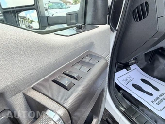 2012 Ford Super Duty F-450 Cab Chassis XL Crew Cab DRW - miniatura 16
