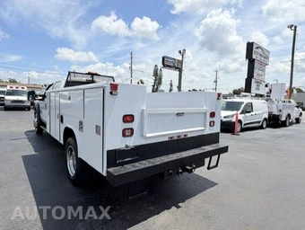 2012 Ford Super Duty F-450 Cab Chassis XL Crew Cab DRW - miniatura 8