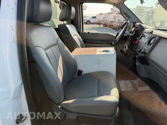 2012 Ford Super Duty F-450 Cab Chassis XL Regular Cab DRW - miniatura 17
